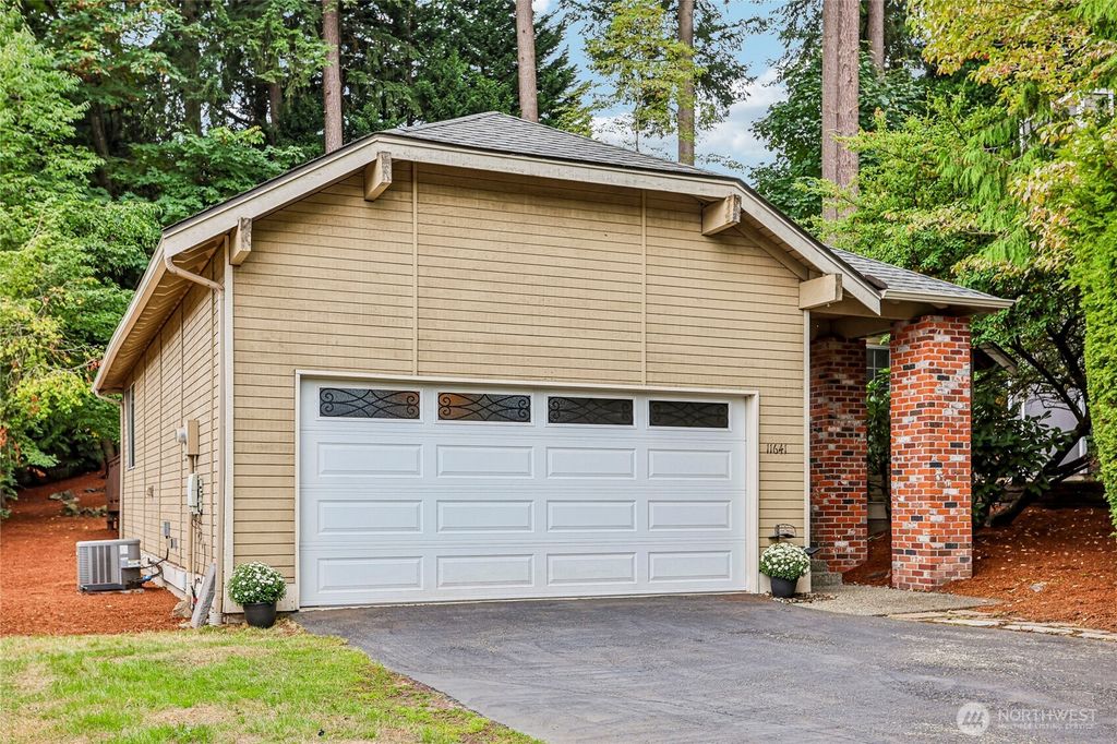 11641 NE 95th Street, Kirkland, WA 98033