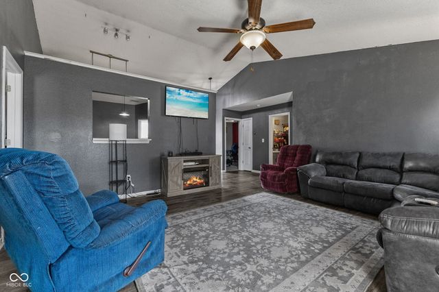 2227 Rolling Hill Court, Columbus, IN 47201