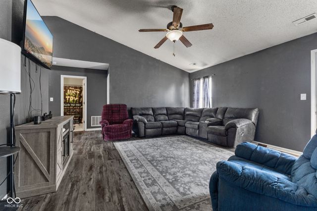 2227 Rolling Hill Court, Columbus, IN 47201