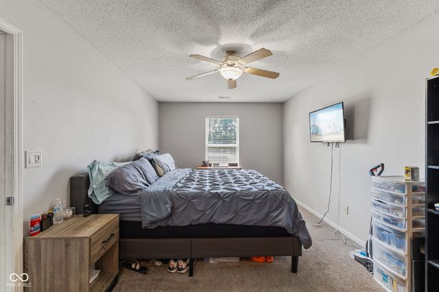 2227 Rolling Hill Court, Columbus, IN 47201