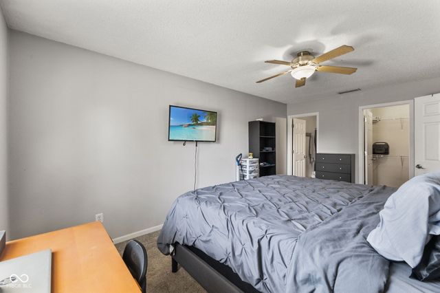 2227 Rolling Hill Court, Columbus, IN 47201