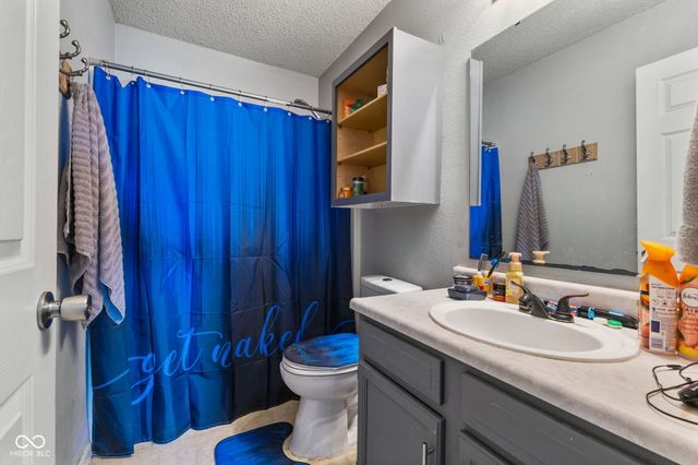 2227 Rolling Hill Court, Columbus, IN 47201