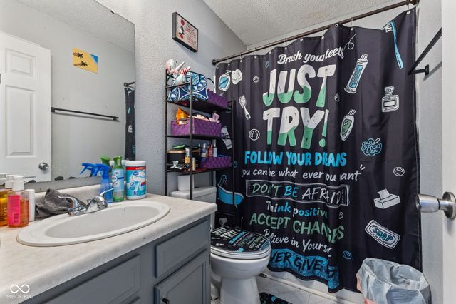 2227 Rolling Hill Court, Columbus, IN 47201