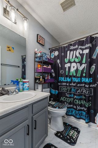 2227 Rolling Hill Court, Columbus, IN 47201