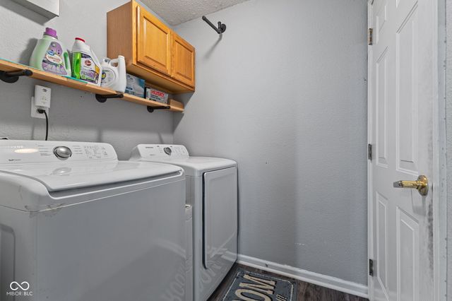 2227 Rolling Hill Court, Columbus, IN 47201