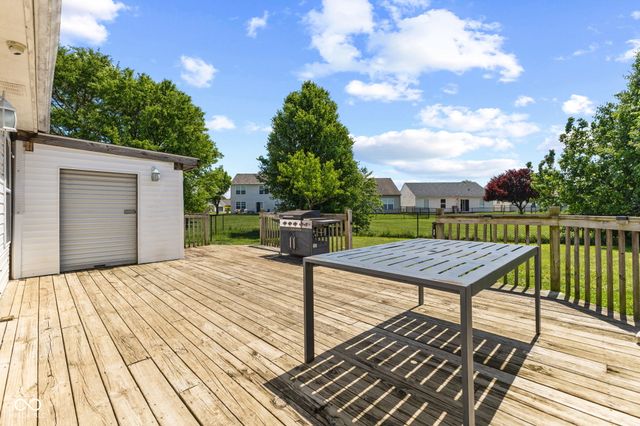2227 Rolling Hill Court, Columbus, IN 47201
