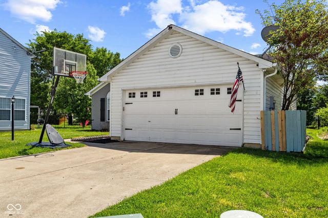 2227 Rolling Hill Court, Columbus, IN 47201