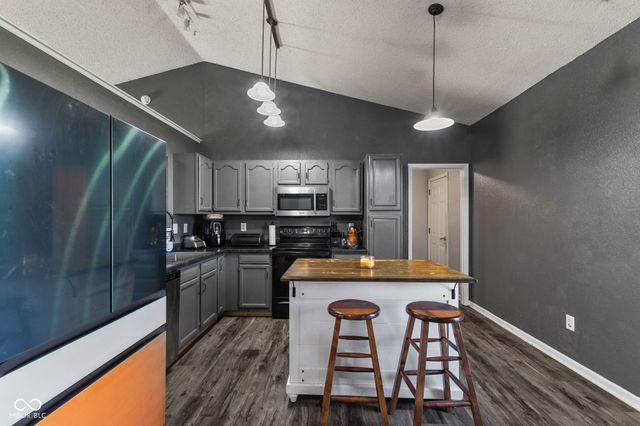 2227 Rolling Hill Court, Columbus, IN 47201