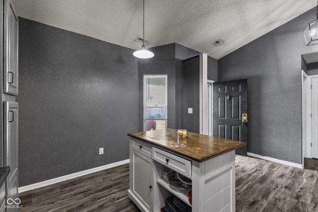 2227 Rolling Hill Court, Columbus, IN 47201