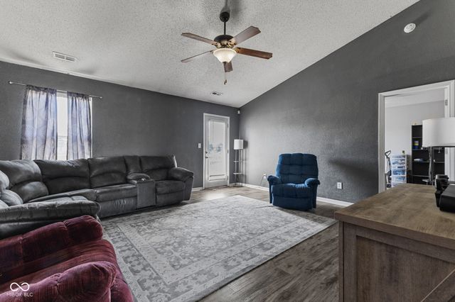 2227 Rolling Hill Court, Columbus, IN 47201