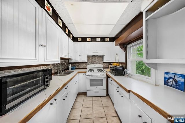 928 Belmont Avenue, North Haledon, NJ 07508