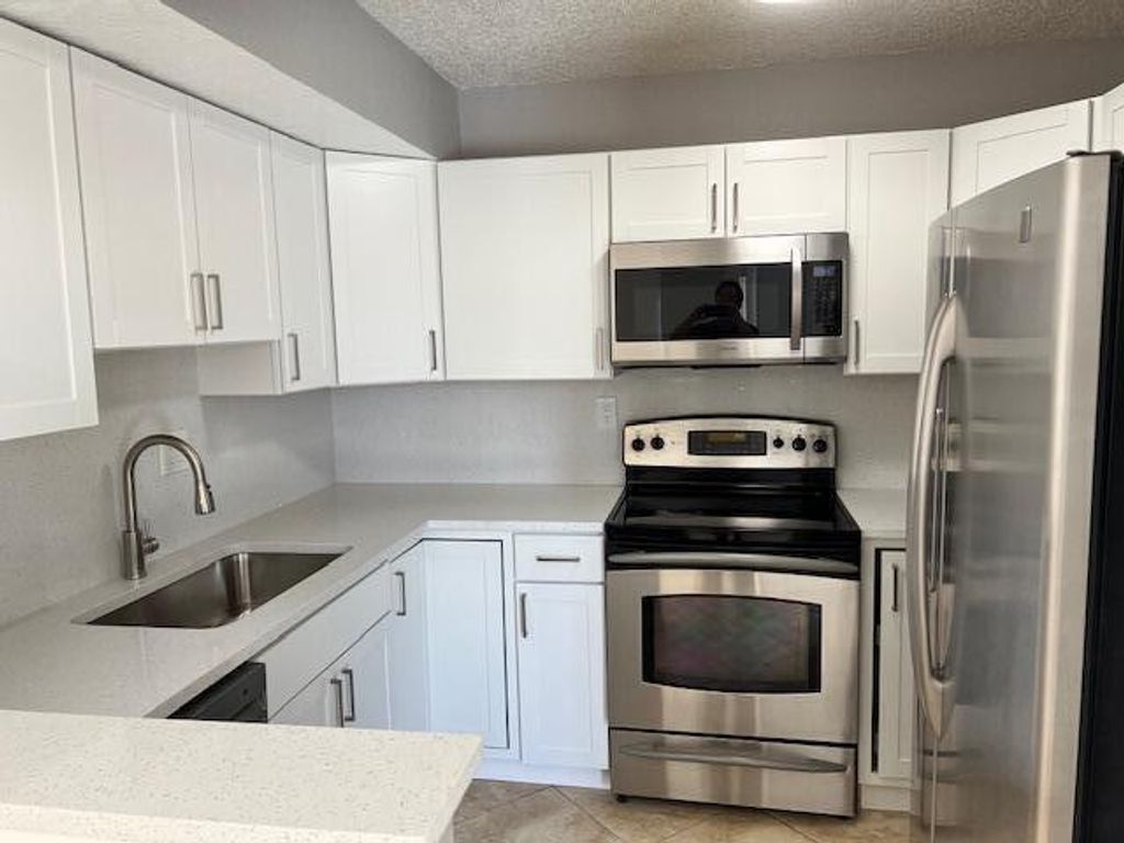 8189 Thames Boulevard D, Boca Raton, FL 33433
