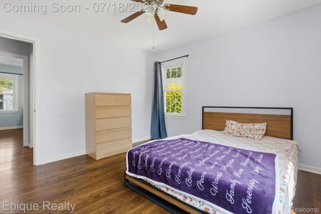 1206 Hawthorne Road, Grosse Pointe Woods, MI 48236