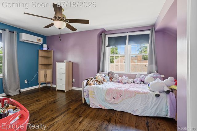 1206 Hawthorne Road, Grosse Pointe Woods, MI 48236