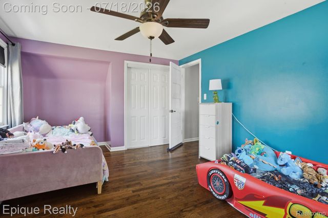 1206 Hawthorne Road, Grosse Pointe Woods, MI 48236