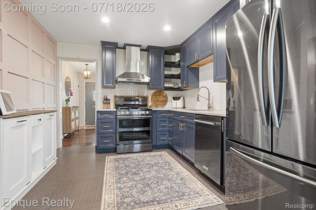 1206 Hawthorne Road, Grosse Pointe Woods, MI 48236