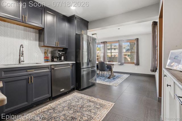 1206 Hawthorne Road, Grosse Pointe Woods, MI 48236