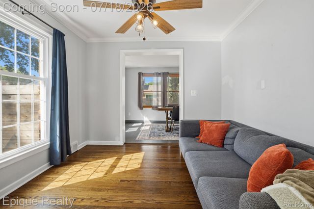 1206 Hawthorne Road, Grosse Pointe Woods, MI 48236