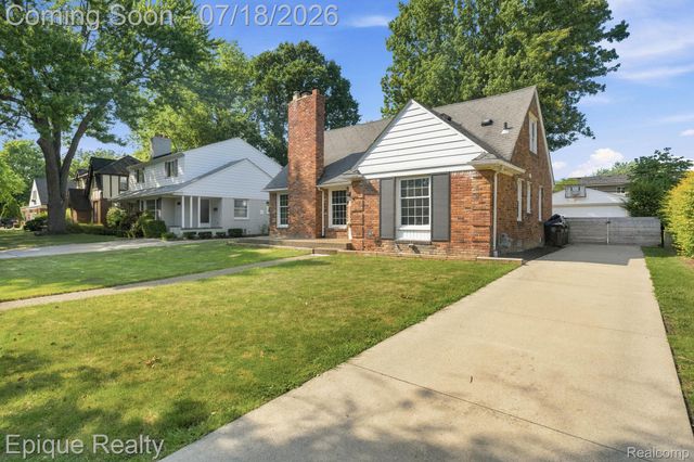 1206 Hawthorne Road, Grosse Pointe Woods, MI 48236