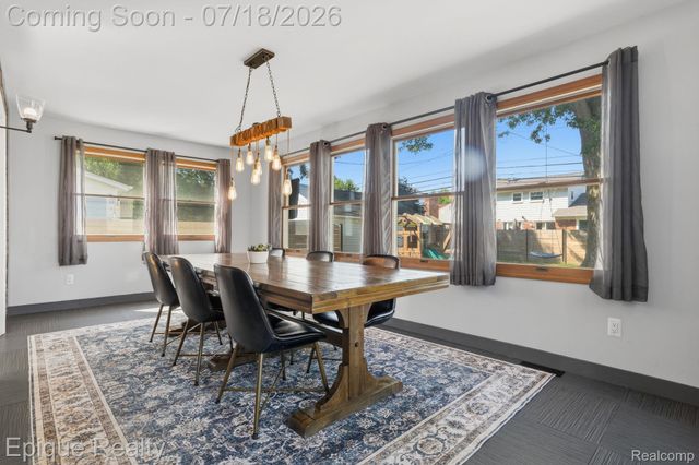 1206 Hawthorne Road, Grosse Pointe Woods, MI 48236