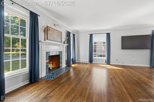 1206 Hawthorne Road, Grosse Pointe Woods, MI 48236