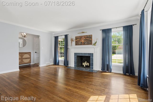 1206 Hawthorne Road, Grosse Pointe Woods, MI 48236