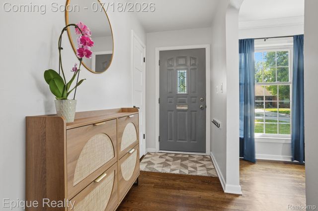 1206 Hawthorne Road, Grosse Pointe Woods, MI 48236