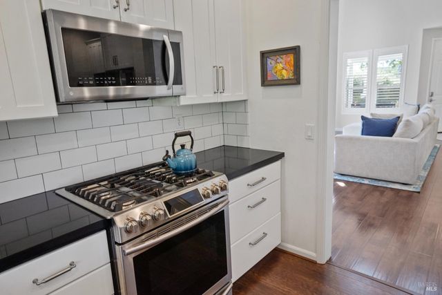 120 Eichten Ln, Penngrove, CA 94951