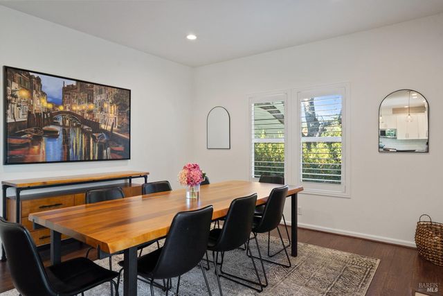 120 Eichten Ln, Penngrove, CA 94951