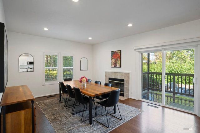 120 Eichten Ln, Penngrove, CA 94951