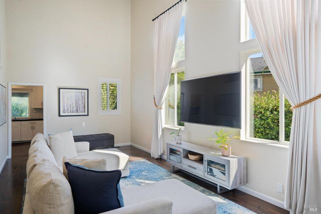 120 Eichten Ln, Penngrove, CA 94951