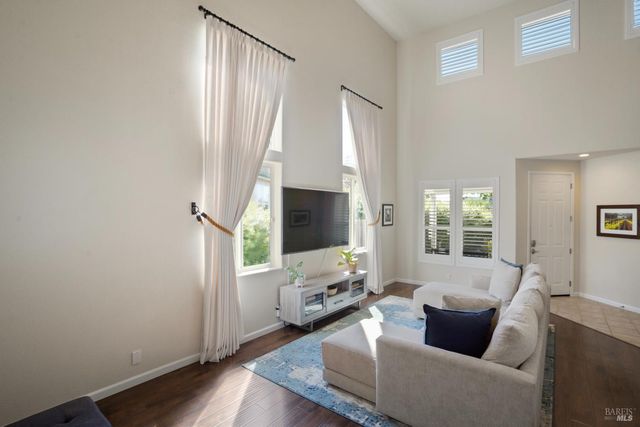 120 Eichten Ln, Penngrove, CA 94951