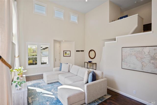 120 Eichten Ln, Penngrove, CA 94951