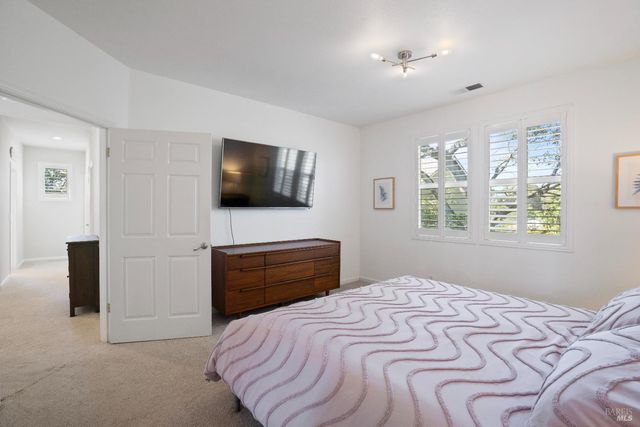 120 Eichten Ln, Penngrove, CA 94951