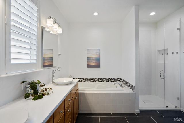 120 Eichten Ln, Penngrove, CA 94951