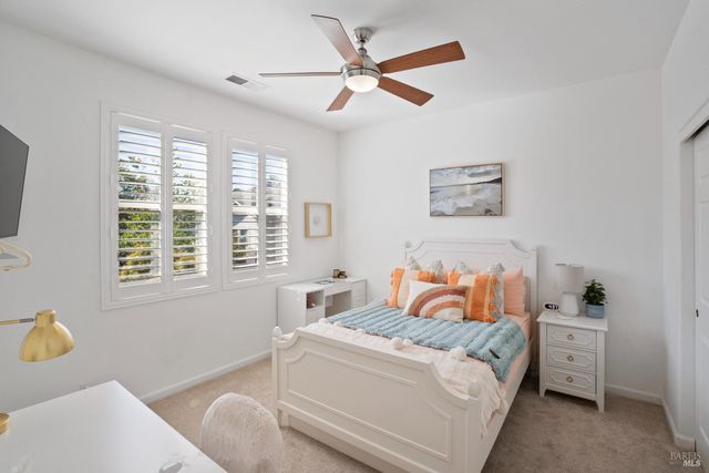 120 Eichten Ln, Penngrove, CA 94951