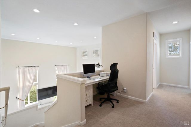 120 Eichten Ln, Penngrove, CA 94951