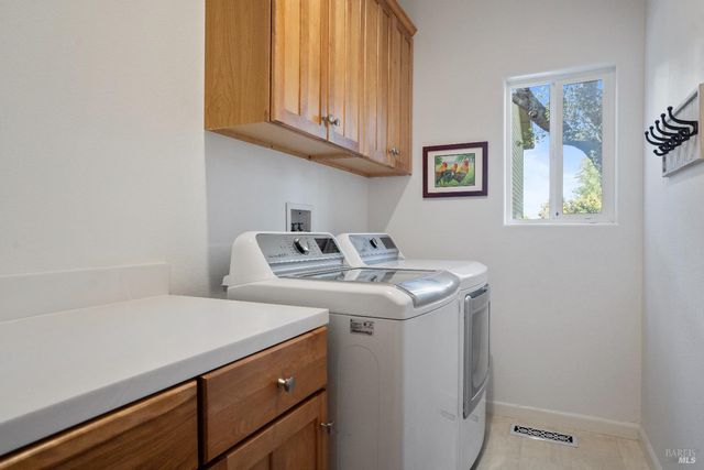 120 Eichten Ln, Penngrove, CA 94951