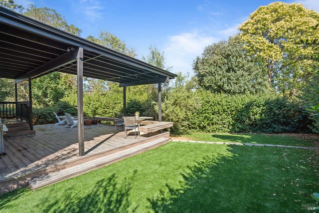 120 Eichten Ln, Penngrove, CA 94951