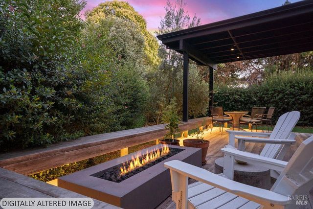 120 Eichten Ln, Penngrove, CA 94951