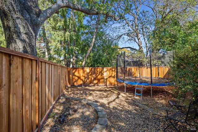 120 Eichten Ln, Penngrove, CA 94951