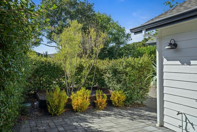 120 Eichten Ln, Penngrove, CA 94951