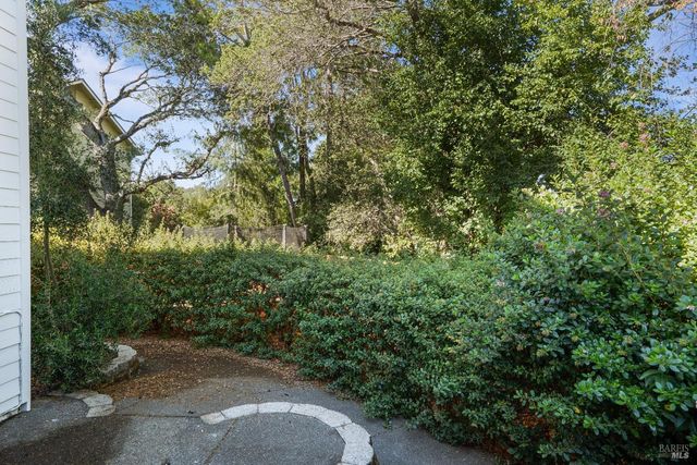 120 Eichten Ln, Penngrove, CA 94951