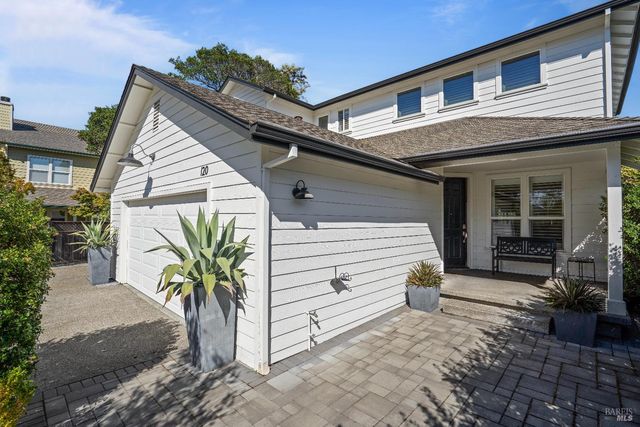 120 Eichten Ln, Penngrove, CA 94951