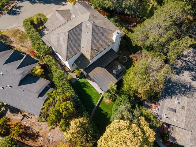120 Eichten Ln, Penngrove, CA 94951