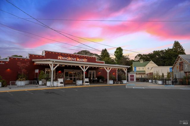 120 Eichten Ln, Penngrove, CA 94951