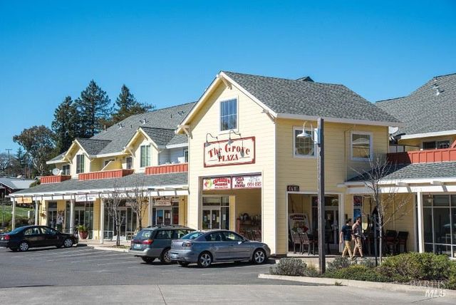 120 Eichten Ln, Penngrove, CA 94951