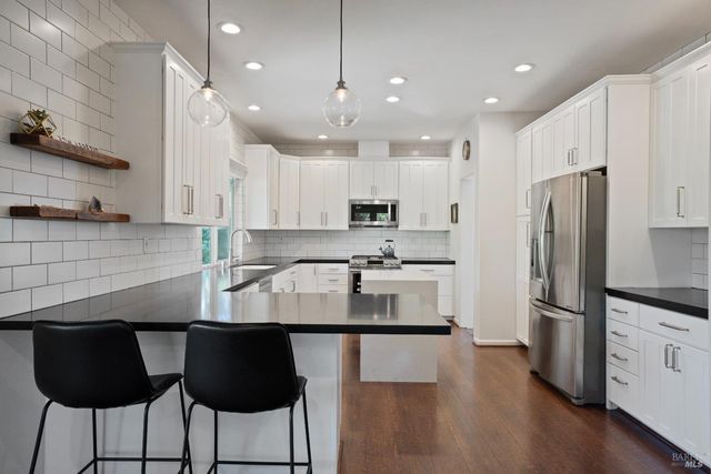 120 Eichten Ln, Penngrove, CA 94951