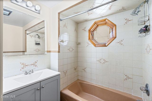 246 E Campbell Road, Rotterdam, NY 12303