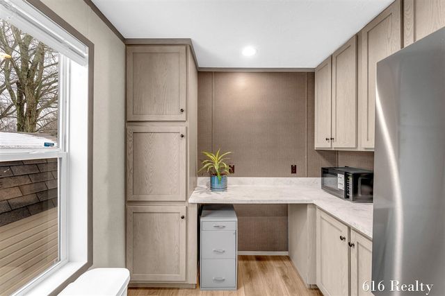 1285 Ashbrook Street, Belmont, MI 49306